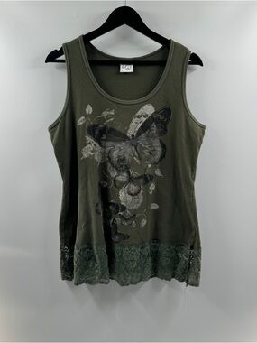 Butterfly Graphic Olive Tank Top – Estimated Women’s Large